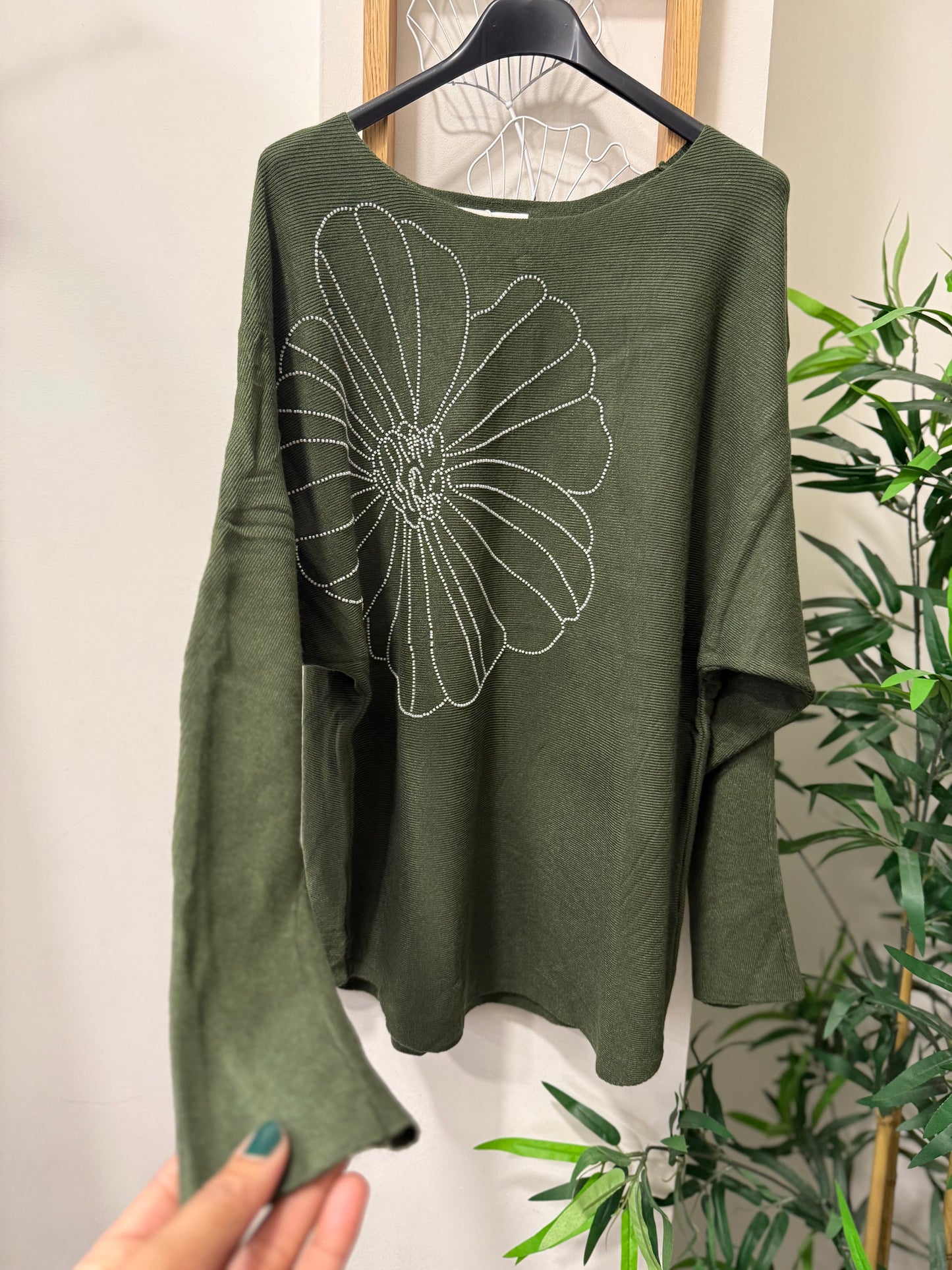Pull fleurs à strasse