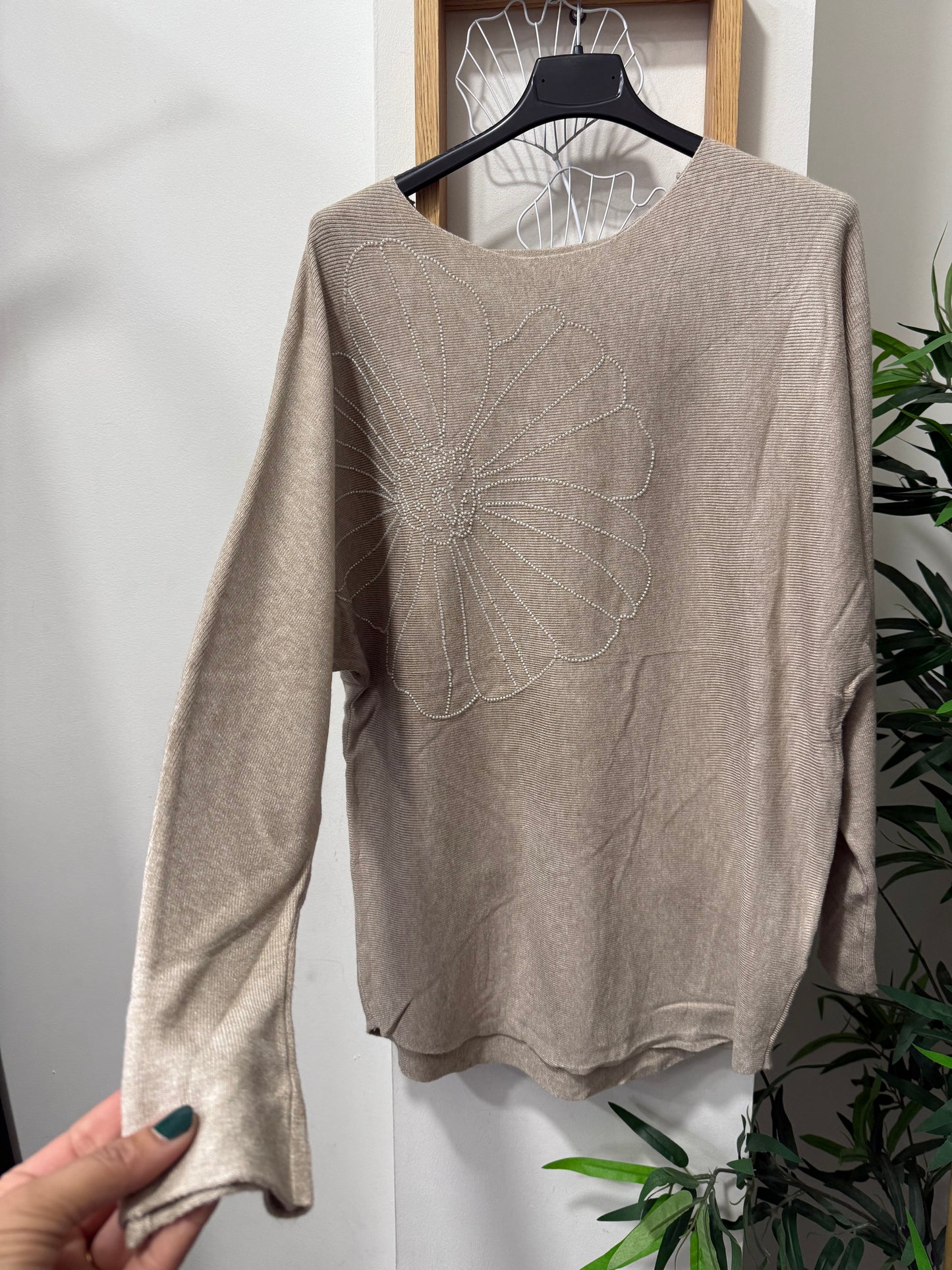 Pull fleurs à strasse
