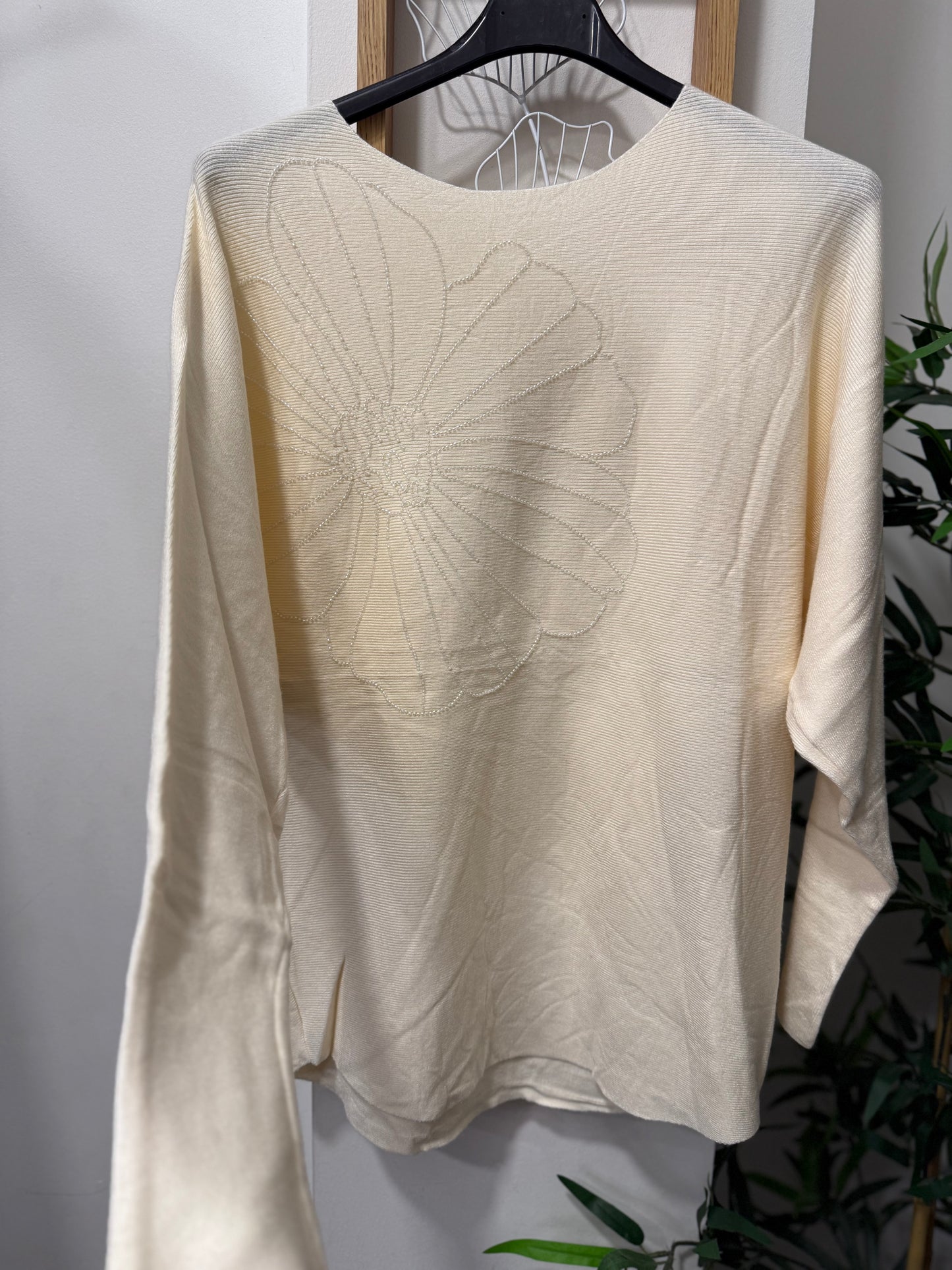 Pull fleurs à strasse